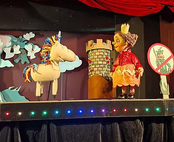 Figurentheater: Das NEINhorn und die SchLANGEWEILE
