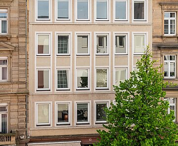 Blick auf das Gebäude - ehemals Haus der Fraktionen in der Hebelstraße