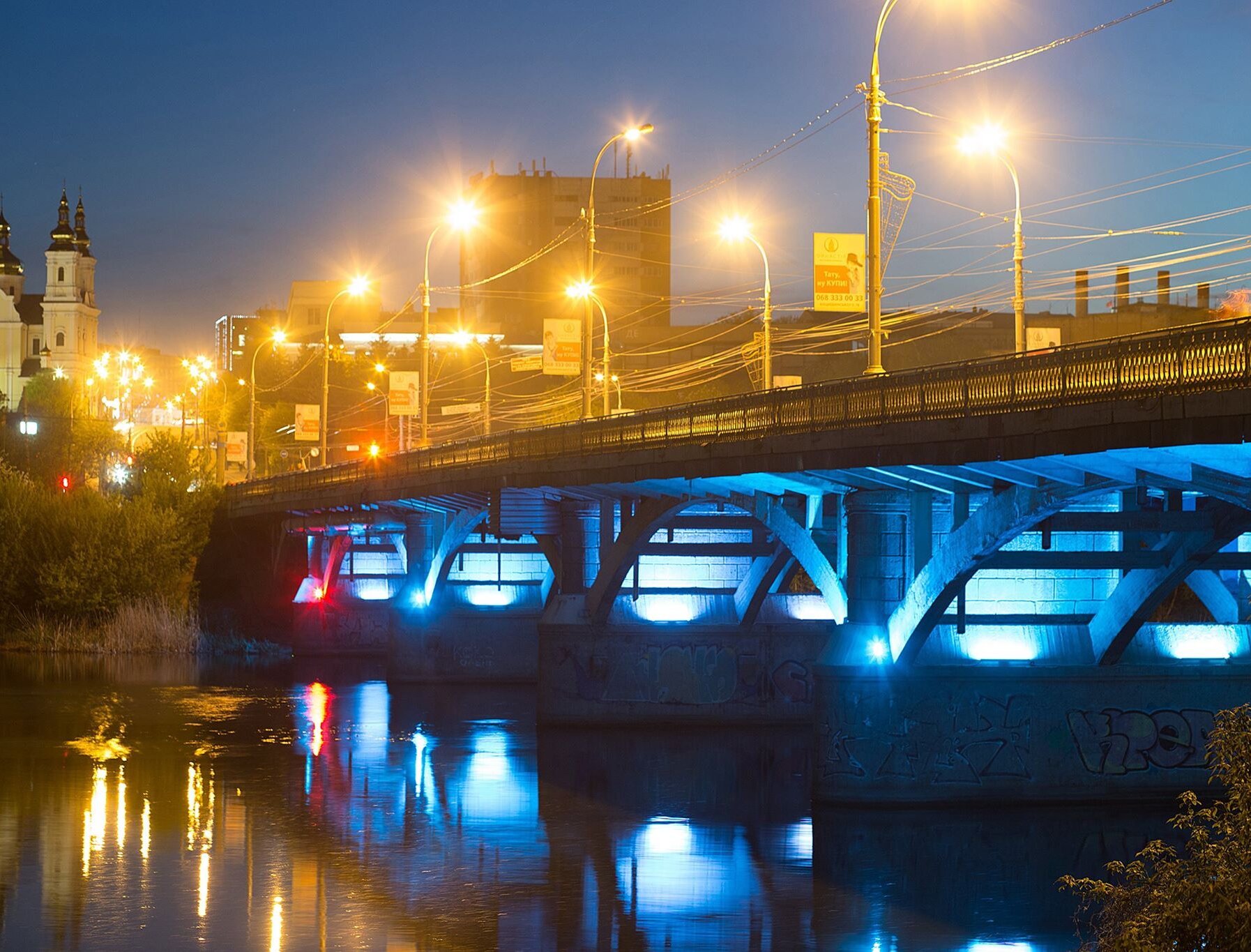 Central-Bridge bei Nacht