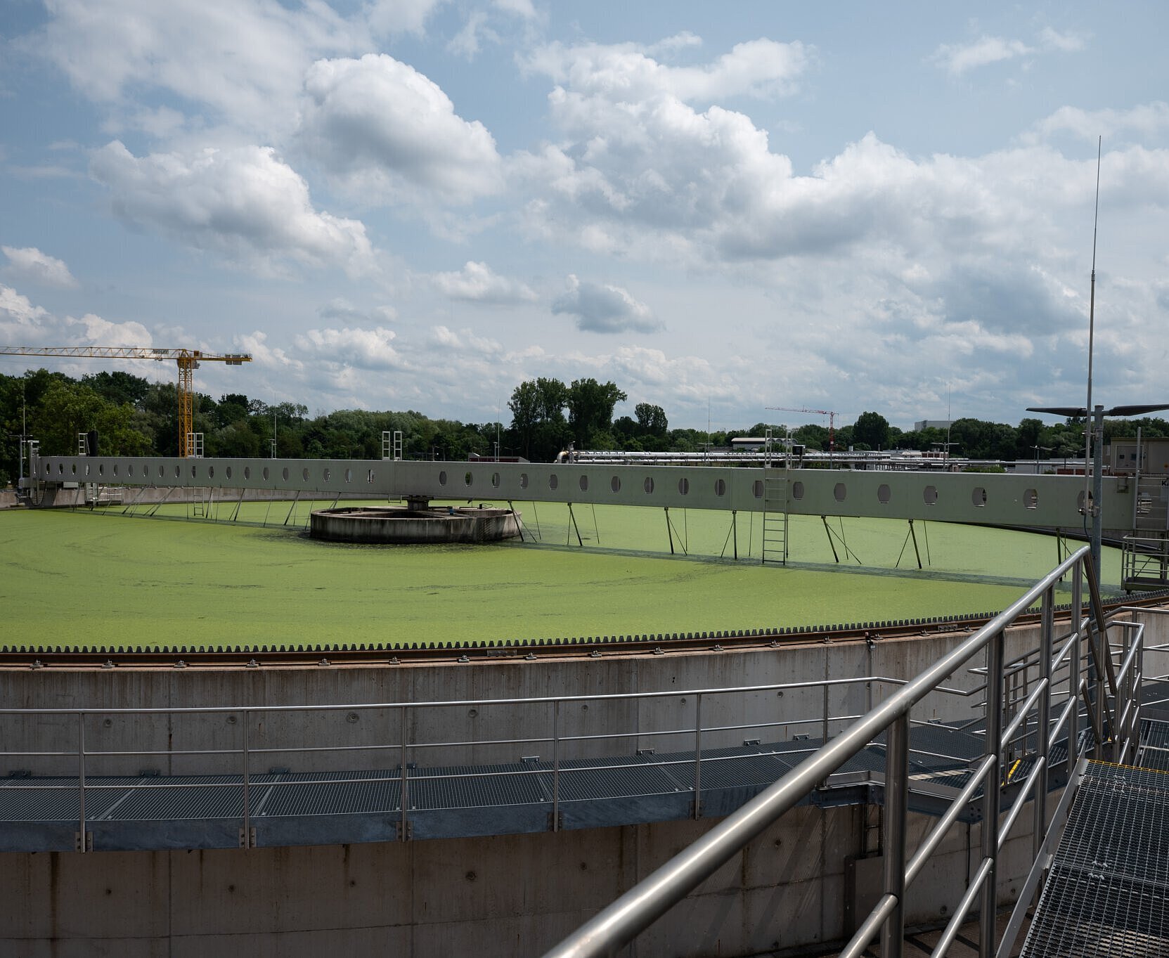 Klärbecken im Klärwerk