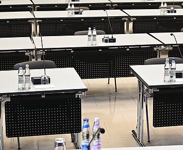 Sitzungssaal im Karlsruher Rathaus.