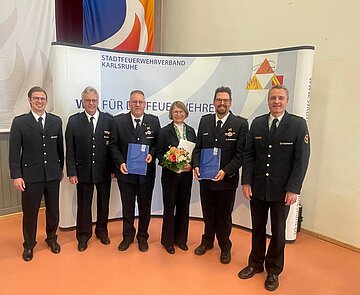 Ehrung (v.l.n.r.): Robin Förster (Vizepräsident LFV BW), Ulrich Volz, Thorsten Rasmussen, Karen Eßrich (Ortsvorsteherin a.D.), Thomas Wiedemann, Florian Geldner