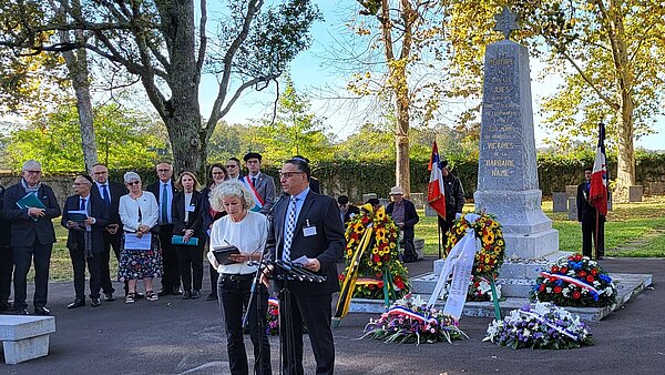 Kranzniederlegung in Gurs mit Rami Suliman, Vorsitzender der Israelitischen ­Religionsgemeinschaft Baden (rechts).