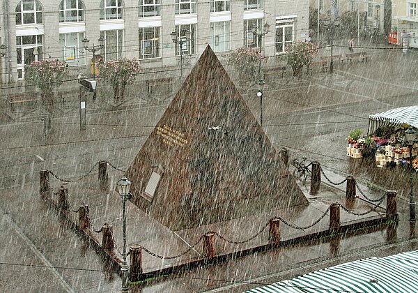 Die Pyramide auf dem Marktplatz