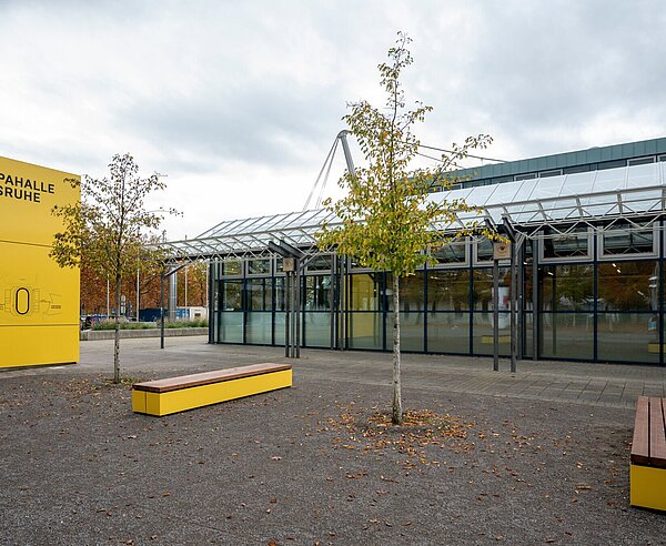 Innen-und  Außenansichten der Europahalle nach Sanierung