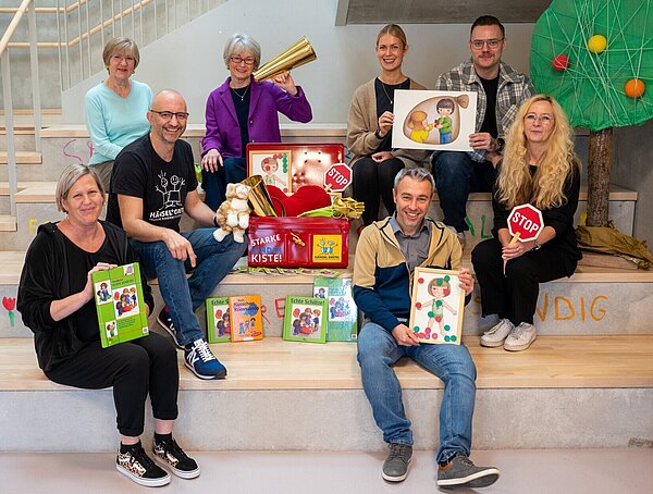 Die Starke Kinder Kiste enthält Materialien, mit denen Kinder lernen sollen, sich selbst zu schützen.