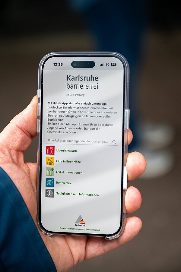 Per Adresse oder Standortsuche erhalten Nutzer informationen.