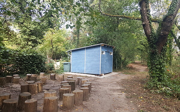 Das Bild zeigt den Schulgarten der Südendschule im Beiertheimer Feld.