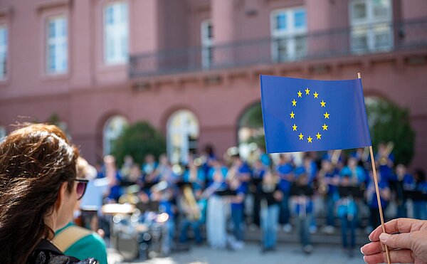 Symbolbild mit Europafahne