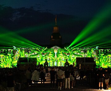 Bewerbungen für den dm-Award "connecting worlds" sind noch bis 15. Dezember möglich.