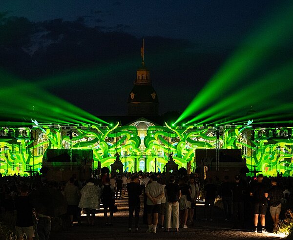 Bewerbungen für den dm-Award "connecting worlds" sind noch bis 15. Dezember möglich.