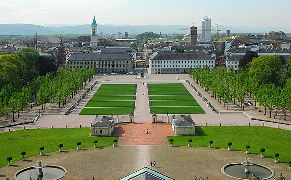 Schlossplatz von oben Richtung Innenstadt