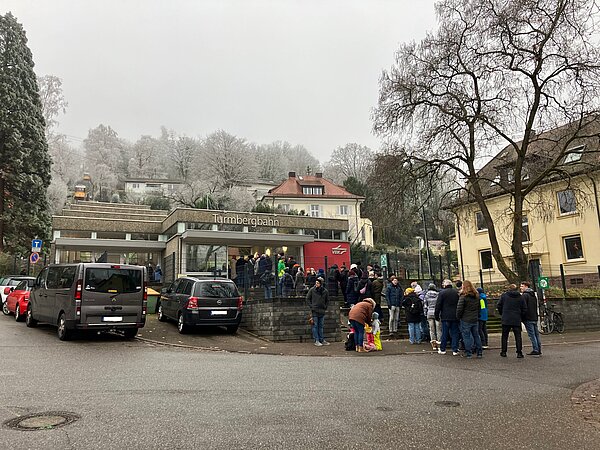 Am letzten Betriebstag der alten Turmbergbahn standen die Fahrgäste Schlange.