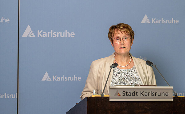 Haushaltsrede EB Gabriele Luczak-Schwarz am Rednerpult