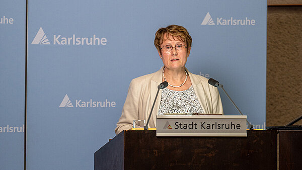 Haushaltsrede EB Gabriele Luczak-Schwarz am Rednerpult