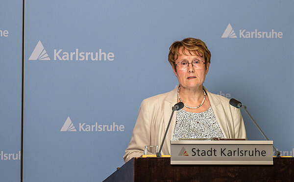 Haushaltsrede EB Gabriele Luczak-Schwarz am Rednerpult