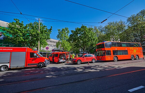 Bei einer Übung am Staatstheater Karlsruhe übten die Kameradinnen und Kameraden der Feuerwehr Karlsruhe am 22. April 2024 den Ernstfall.