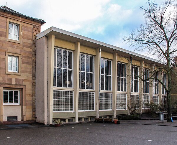 Außenansicht auf die Sporthalle der Südendschule