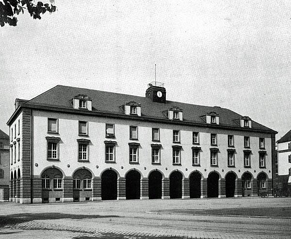 Die 1926 errichtete alte Hauptfeuerwache in der Ritterstraße.