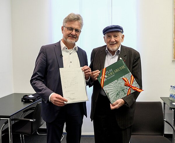 Walter Bingham (rechts) mit OB Dr. Frank Mentrup im Rathaus