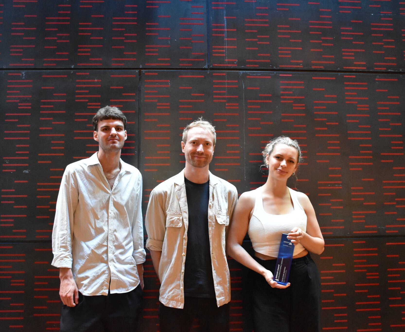 Cluster Kollektiv mit dem BBBank-Award in der Hand.