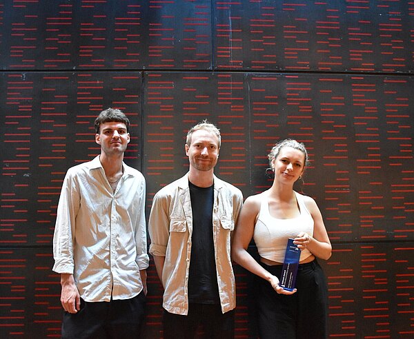 Cluster Kollektiv mit dem BBBank-Award in der Hand.