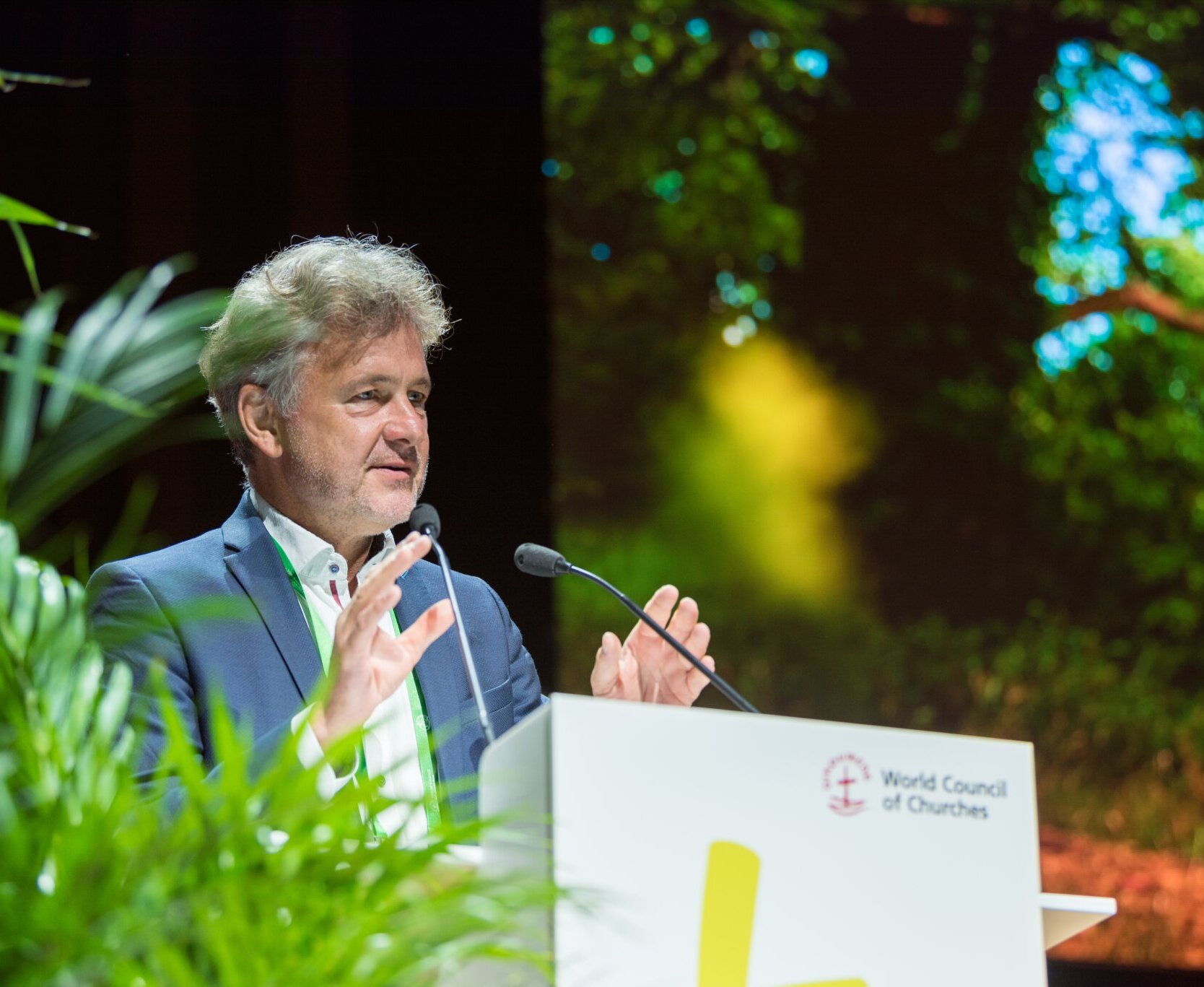 Zum Tag dern Schöpfung am 1. September erhielt OB Dr. Frank Mentrup als Repräsentant der Gastgeberstadt einen Zedernbaum geschenkt.