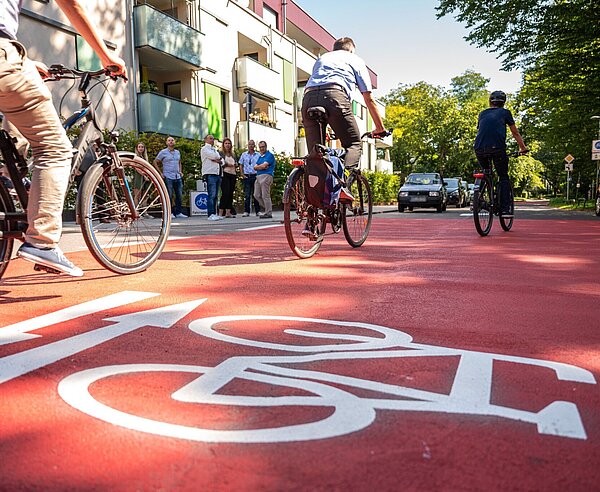 Pressetermin zur Vorstellung der Fahrradstraße 2.0 im Krokus- und Rosenweg