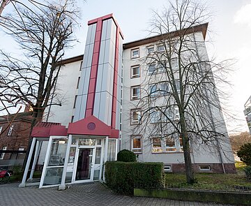 Gebäudeansicht der Volkshochschule und des Internationalen Bildungszentrums  von außen