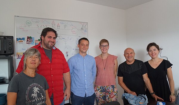 Monika Wiss-Freesemann(Geschäftsführerin zefie), Simon Kern (Bereichsleiter Inobhutnahme zefie), Jonas Nees (Leiter des Fachbereichs Jugendhilfe und Soziale Dienste, SJB), Sandra Rastätter (SJB), Atila Erginos und Tugce Zipperer (beide Geschäftsführung ITL Karlsruhe).