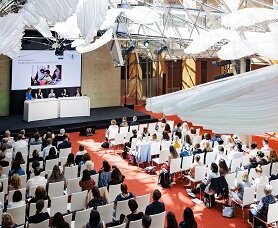 „Kita-Einstieg: Brücken bauen in frühe Bildung“: Bei einer Verstetigungskonferenz in Berlin trafen sich  Vertreterinnen und Vertreter der beteiligten Standorte, um über ihre Strategien und Erfolge zu berichten. Auch das Karlsruher Kinderbüro war vertreten.