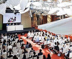 „Kita-Einstieg: Brücken bauen in frühe Bildung“: Bei einer Verstetigungskonferenz in Berlin trafen sich  Vertreterinnen und Vertreter der beteiligten Standorte, um über ihre Strategien und Erfolge zu berichten. Auch das Karlsruher Kinderbüro war vertreten.