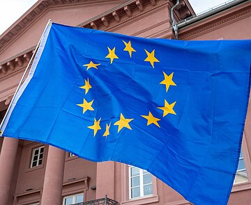 Europaflagge weht im Wind