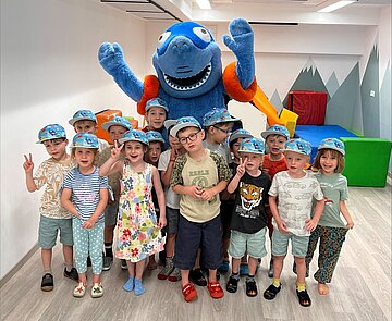 KAi - der Hai zu Besuch in der Kita "Farbenspiel"