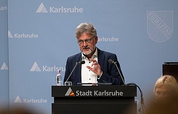 Oberbürgermeister Dr. Frank Mentrup bei seiner Haushaltsrede im Bürgersaal.