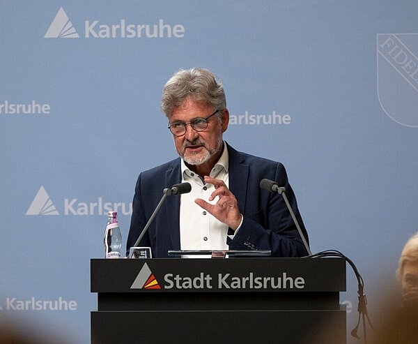 Oberbürgermeister Dr. Frank Mentrup bei seiner Haushaltsrede im Bürgersaal.