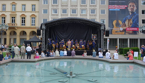 Das Bild zeigt den Friedrichsplatz in Karlsruhe.