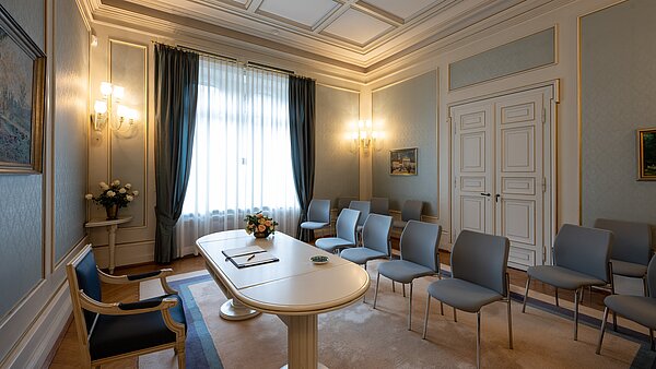 Das Foto zeigt das Klassizistische Zimmer im Haus Solms