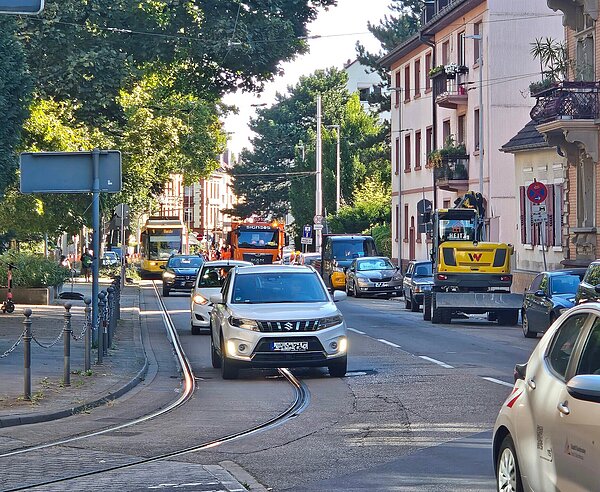 In der Gymnasiumstraße planen die Verkehrsbetriebe Karlsruhe die Erneuerung ihrer Gleisanlagen.