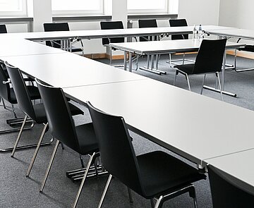 Tischrunde im kleinen Sitzungssaal
