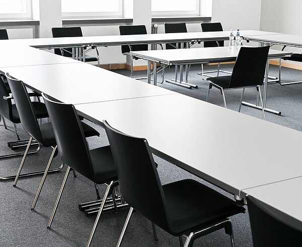 Tischrunde im kleinen Sitzungssaal