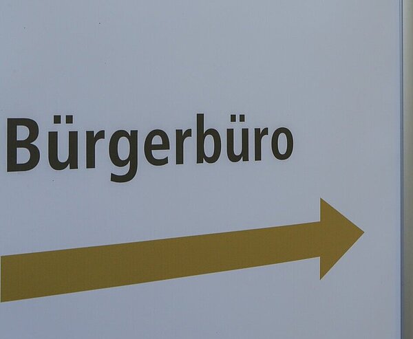 Schild mit Pfeil zum Bürgerbüro