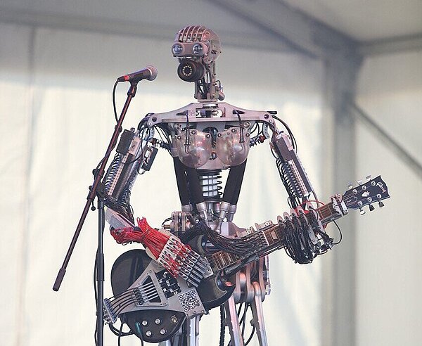 Effekte-Festival: Robotergitarristin Hellgå Tarr.