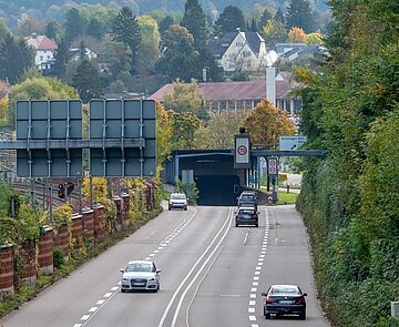 Einfahrt/Ausfahrt Tunnel Grötzingen mit KFZ 