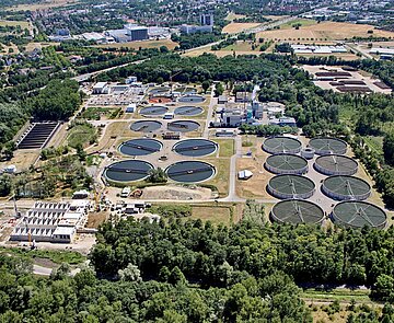 Luftaufnahme eines Klärwerks