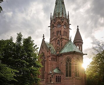 " ... in der Abgeschiedenheit des Waldfriedens" - Die Geschichte eines fürstlichen Grabmonuments.