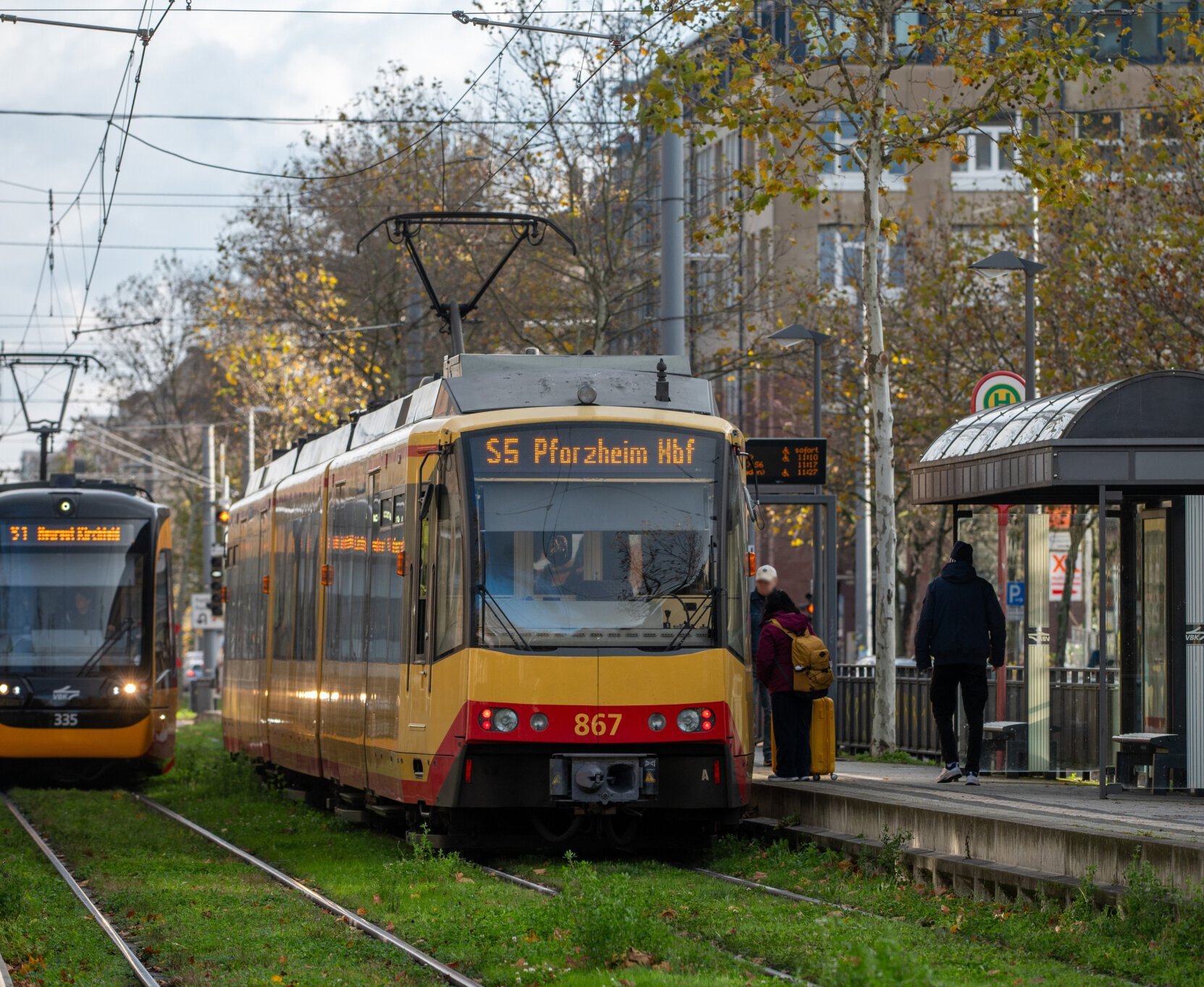 Stadtbahnlinie S5 auf dem Weg nach Pforzheim
