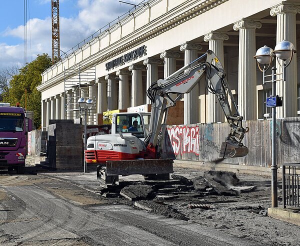 Erneuerung des Bodenbelags auf dem Festplatz vor der Stadthalle
