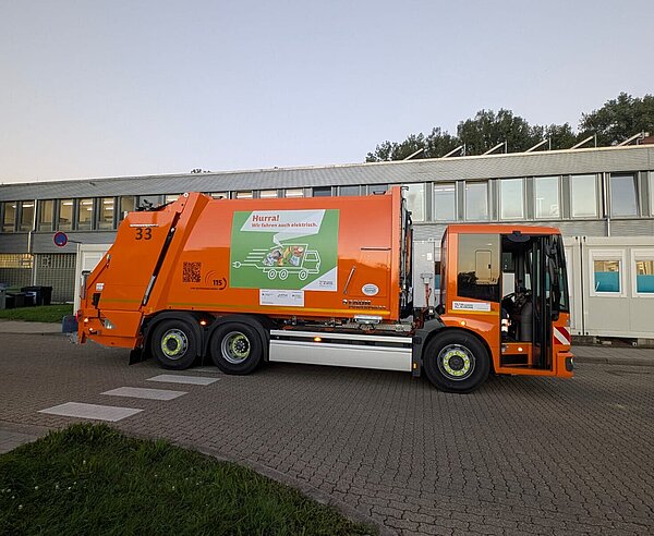 Sieben batteriebetriebene Müllsammelfahrzeuge wie dieses sind bereits seit September im Stadtgebiet im Einsatz. 