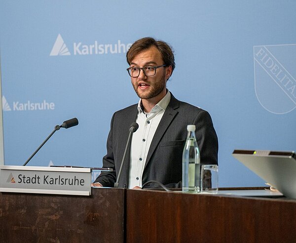 Eine lebenswerte Zukunft für alle Karlsruher Bürgerinnen und Bürger hatte GRÜNE-Fraktionschef Aljoscha Löffler im Blick.